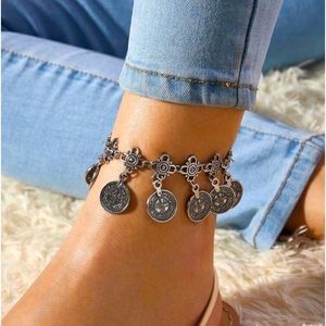 SHEIN Silver Vintage Round Decor Anklet, Material is zinc alloy.